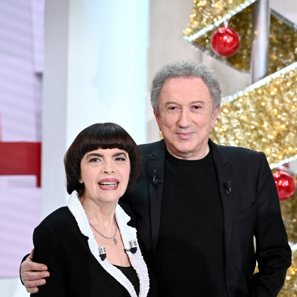 Exclusif - Mireille Mathieu et Michel Drucker - Enregistrement de l'émission Vivement dimanche au studio Gabriel, présentée par M. Drucker à Paris le 25 novembre 2022. L'émission sera diffusée sur France 3 le 4 décembre 2022.