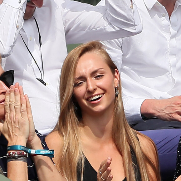 Estelle Lefebure et sa fille Emma Smet dans les tribunes des internationaux de tennis de Roland Garros à Paris, France, le 6 juin 2018. © Cyril Moreau/Bestimage 