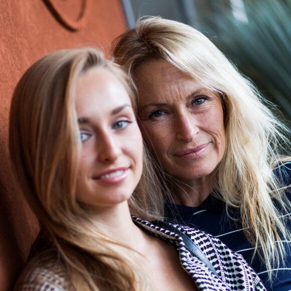 Estelle Lefebure et sa fille Emma Smet - People au village des Internationaux de Tennis de Roland Garros à Paris, le 6 juin 2018. © Cyril Moreau/Bestimage 