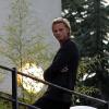 Arnaud Lemaire sur le balcon de la maison pendant le tournage en octobre 2009