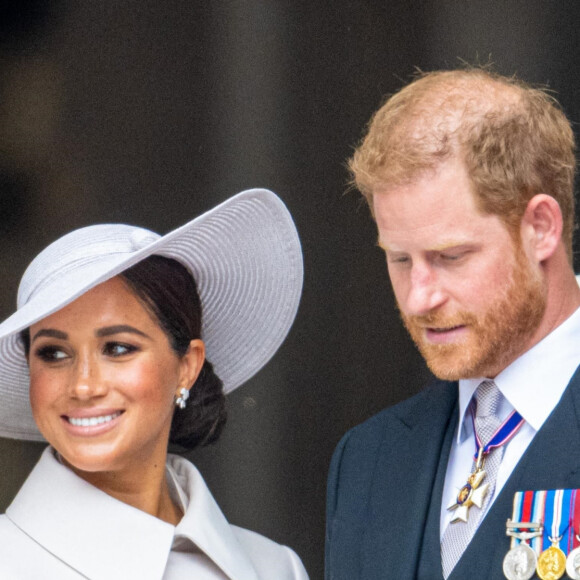 Le prince Harry, duc de Sussex, et Meghan Markle, duchesse de Sussex - Les membres de la famille royale et les invités lors de la messe célébrée à la cathédrale Saint-Paul de Londres, dans le cadre du jubilé de platine (70 ans de règne) de la reine Elisabeth II d'Angleterre. Londres, le 3 juin 2022. 