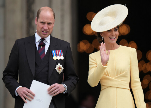Le prince William, duc de Cambridge, et Catherine (Kate) Middleton, duchesse de Cambridge - Les membres de la famille royale et les invités à la sortie de la messe du jubilé, célébrée à la cathédrale Saint-Paul de Londres, Royaume Uni, le 3 juin 2022. 