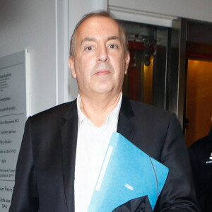 L'animateur Jean-Marc Morandini sort du tribunal après son procès pour corruption de mineurs au Tribunal de Paris le 24 octobre.