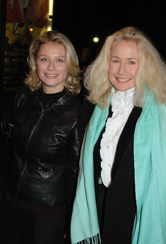 Archives. Marie Adam et sa mère Brigitte Fossey à Paris en 2004