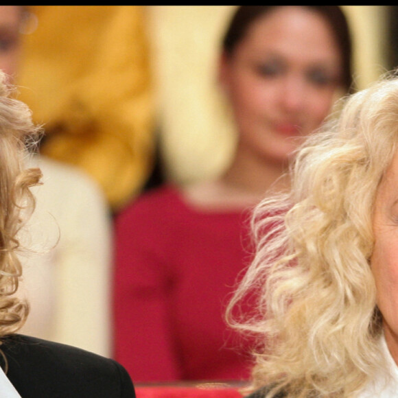 Brigitte Fossey et sa fille Marie Adam sur le plateau de l'emission 'Vivement Dimanche'.