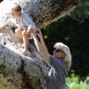 Gwen Stefani entourée de ses enfants prend le soleil à Los Angeles. Le 15/02/10