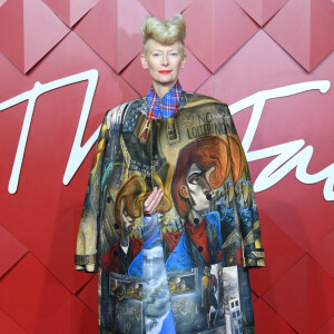 Tilda Swinton au photocall de la soirée des "British Fashion Awards 2022" à Londres, le 5 décembre 2022.