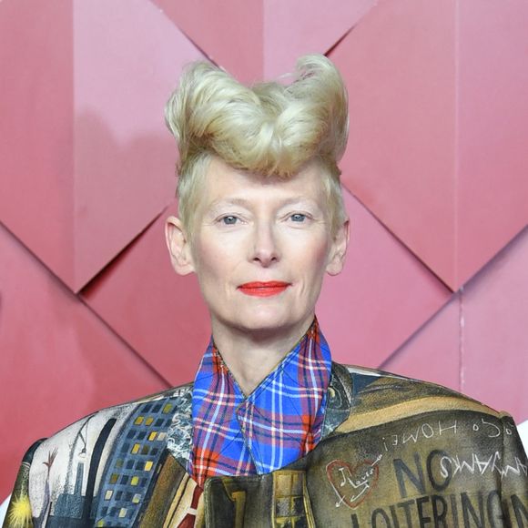 Tilda Swinton au photocall de la soirée des "British Fashion Awards 2022" à Londres, le 5 décembre 2022.