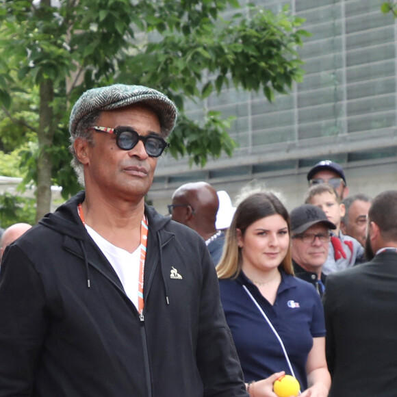 Yannick Noah joue avec des enfants à l'Urban Tennis pour l'association " Fête le Mur " dont il est le Président - Internationaux de France de Tennis de Roland Garros 2022 - Jour 5. A Paris le 26 Mai 2022. Bertrand Rindoff/Bestimage