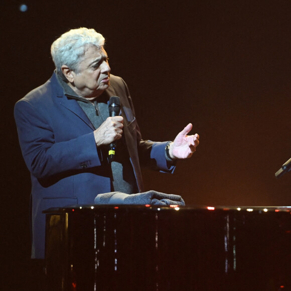 Exclusif - No Tabloids - Enrico Macias et Patrick Bruel - Grande soirée de la solidarité de l'Appel national pour la Tsedaka au Palais des Congrès à Paris le 5 décembre 2022. © Coadic Guirec/Bestimage  (No Web - pour suisse et Belgique) 