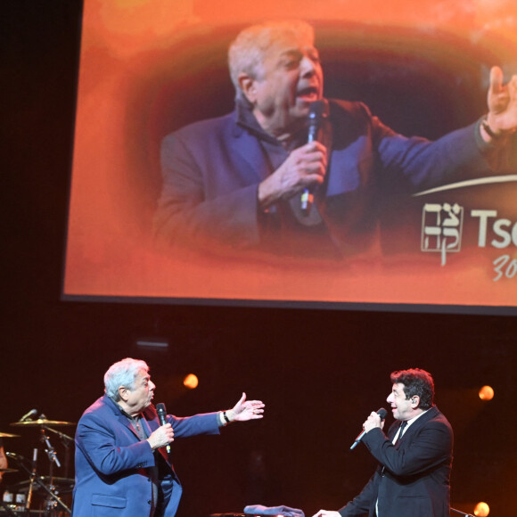 Exclusif - No Tabloids - Enrico Macias et Patrick Bruel - Grande soirée de la solidarité de l'Appel national pour la Tsedaka au Palais des Congrès à Paris le 5 décembre 2022. © Coadic Guirec/Bestimage  (No Web - pour suisse et Belgique) 