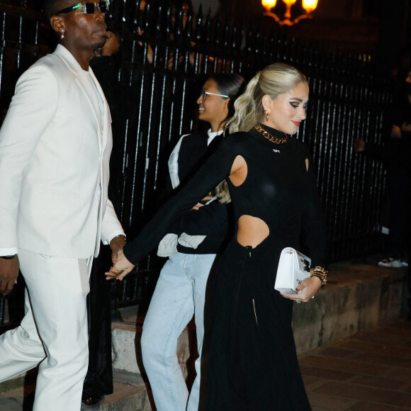 Paul Pogba et sa femme Maria Zulay Salaues - Arrivées et sorties du défilé Off-White Femme Automne/hiver 2022/2023 au palais Brongniart à Paris, France, le 28 février 2022. © Veeren-Christophe Clovis / Bestimage 