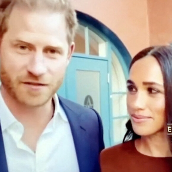 Le prince Harry et Meghan Markle partagent un message personnel avec Sir Elton John avant son concert d'adieu. Le prince Harry et Meghan Markle ont partagé un message personnel avec Sir Elton John avant son concert d'adieu au Dodgers Stadium hier soir. Le duc et la duchesse de Sussex ont été présentés dans une vidéo de compilation montrant des stars rendant hommage à Sir Elton avant le concert, diffusé en direct sur Disney +. Dans le clip, qui semble avoir été filmé dans les bureaux du couple à Archewell, le prince Harry a déclaré: " Merci d'être l'ami que vous étiez pour ma mère. " Merci d'être notre ami, merci d'être l'ami de nos enfants. Le couple s'est rapproché du chanteur ces dernières années, ayant connu Harry toute sa vie grâce à sa " chère " amitié avec la princesse Diana, et ayant même prêté au couple sa maison et son jet privé sur la Côte d'Azur en 2019. © JLPPA/Bestimage 