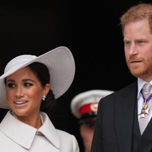 Le prince Harry, duc de Sussex, et Meghan Markle, duchesse de Sussex - Les membres de la famille royale et les invités à la sortie de la messe du jubilé, célébrée à la cathédrale Saint-Paul de Londres, Royaume Uni, le 3 juin 2022. 