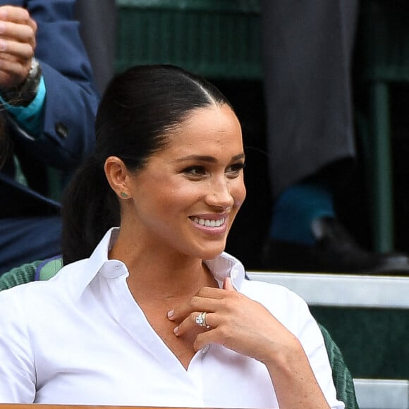 Catherine (Kate) Middleton, duchesse de Cambridge, Meghan Markle, duchesse de Sussex, sont dans les tribunes lors de la finale femme de Wimbledon "Serena Williams - Simona Halep (2/6 - 2/6) à Londres le 13 juillet 2019. © Chryslène Caillaud / Panoramic / Bestimage 