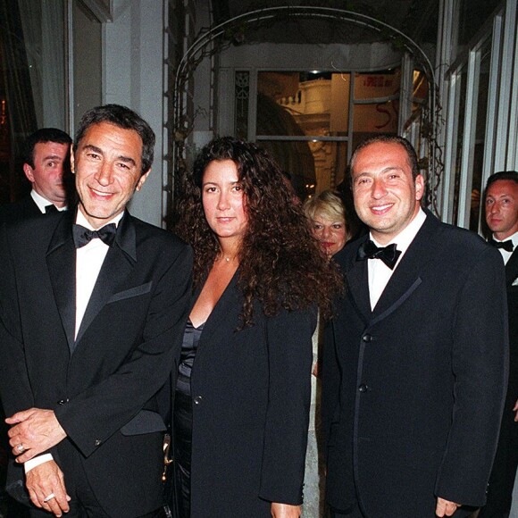 Richard Berry et sa fille Coline Berry avec Patrick Timsit à la soirée Chopard du 52ème festival du film de Cannes en 1999