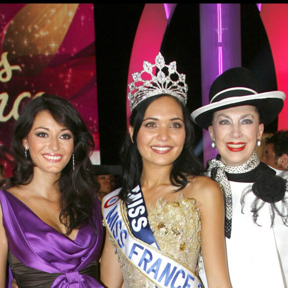 RACHEL LEGRAIN TRAPANI (MISS FRANCE 2007), VALERIE BEGUE (MISS REUNION ET MISS FRANCE 2008) ET GENEVIEVE DE FONTENAY - ELECTION MISS FRANCE 2008 A DUNKERQUE