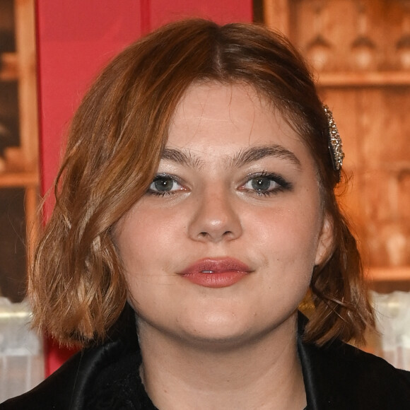 Louane - Avant-première du film Netflix "Emily in Paris" saison 3 au Théâtre des Champs Elysées à Paris. © Coadic Guirec/Bestimage 