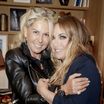 Hélène Ségara ultra complice avec Caroline Margeridon pour recevoir une oeuvre d'art hors de prix !