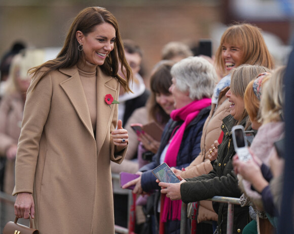 Le prince William, prince de Galles, et Catherine (Kate) Middleton, princesse de Galles, se rendent à Scarborough pour lancer un financement destiné à soutenir la santé mentale des jeunes, dans le cadre d'une collaboration dirigée par la Royal Foundation le 3 novembre 2022. 