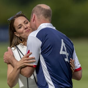 Le prince William, duc de Cambridge, et Catherine (Kate) Middleton, duchesse de Cambridge, arrivent au match de polo caritatif Out-Sourcing Inc au Guards Polo Club, Smiths Lawn à Windsor le 6 juillet 2022. 