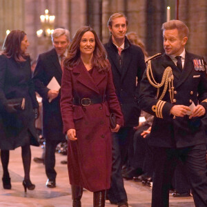 Pippa Middleton et son mari James Matthews arrivent pour le "Together at Christmas" Carol Service à l'abbaye de Westminster à Londres. 