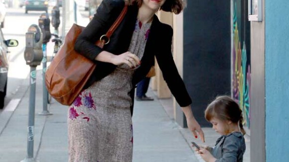 Maggie Gyllenhaal, radieuse et heureuse avec son mari et son adorable petite fille !