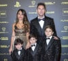 Lionel Messi avec sa femme Antonella Roccuzzo et ses enfants Thiago, Mateo et Ciro - Photocall de la cérémonie du Ballon d'Or au Théâtre du Châtelet. © Cyril Moreau/Bestimage