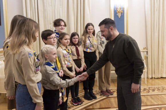 Le président Volodymyr Zelensky reçoit des scouts au palais Mariyinsky à Kiev le 14 décembre 2022. © Ukraine Presidency/Ukrainian Pre/Planet Pix via ZUMA Press Wire / Bestimage 