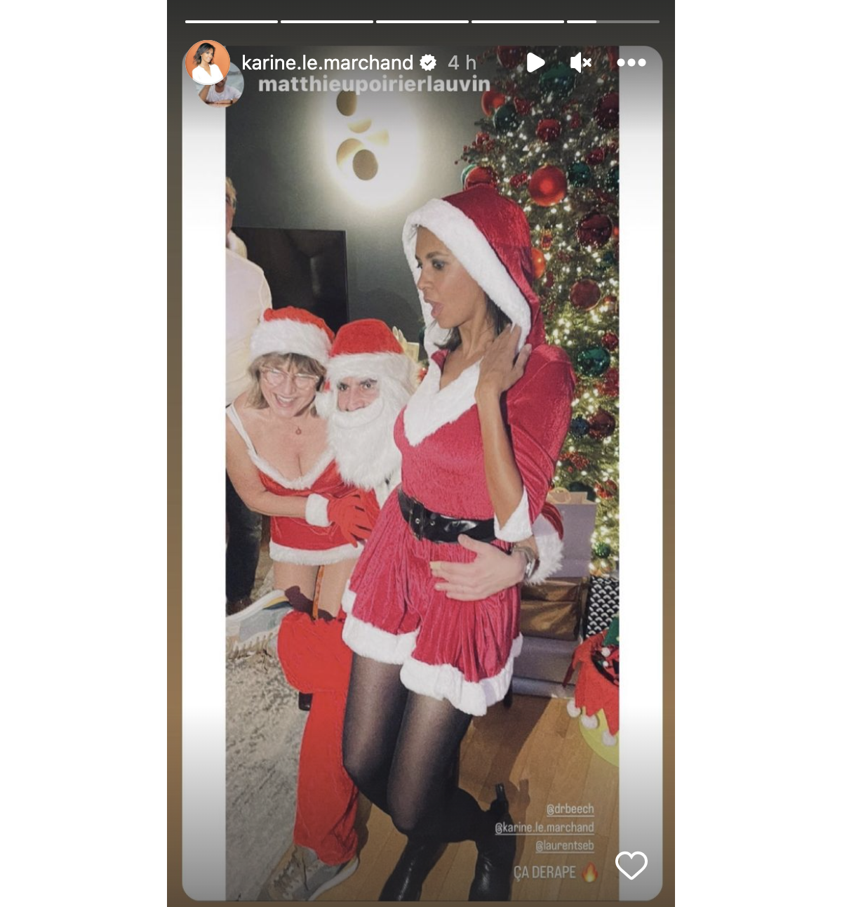 Photo Karine Le Marchand lors d'une soirée de Noël avec des amis