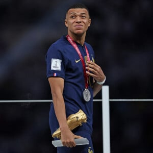 Kylian Mbappé - Remise du trophée de la Coupe du Monde au Qatar à l'équipe d'argentine après sa victoire contre la France en finale. © David Klein/Sportimage/Cal Sport Media/Zuma Press/Bestimage 