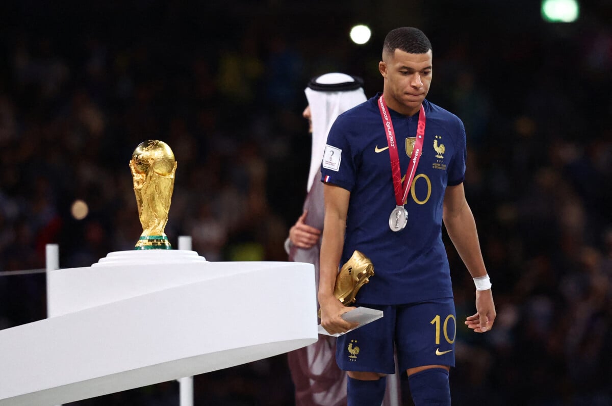 Photo : Kylian Mbappé - Remise du trophée de la Coupe du Monde