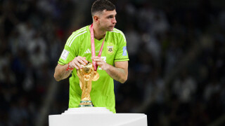 Coupe du Monde : Emiliano Martinez et son geste obscène, le gardien argentin atomisé après la finale