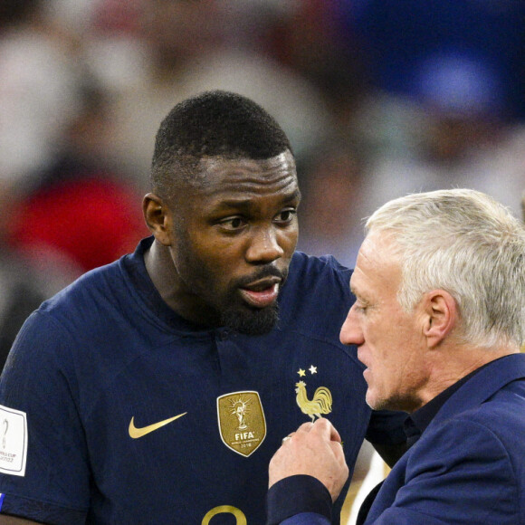 Marcus Thuram en pleine discussion avec Didier Deschamps entraîneur / Sélectionneur France en fin de match - Match " France - Pologne " (3-1) lors de la Coupe du Monde 2022 au Qatar, le 4 décembre 2022. L'équipe de France est qualifiée pour les quarts de finale. © JB Autissier / Panoramic / Bestimage