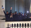 Olivier Giroud, Antoine Griezmann, Aurélien Tchouaméni - Les joueurs de l'équipe de France de football saluent leurs supporters place de la Concorde à Paris le 19 décembre 2022.
