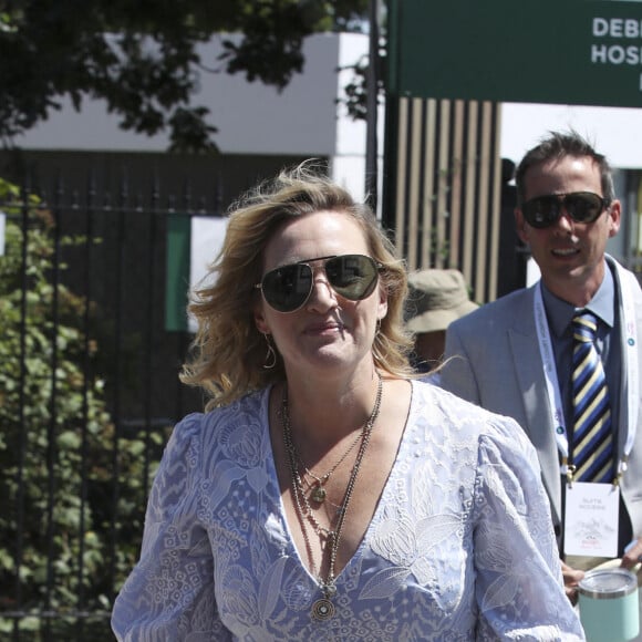 Kate Winslet à la finale messieurs du tournoi de Wimbledon au All England Lawn Tennis and Croquet Club à Londres, Royaume Uni, le 10 juillet 2022.