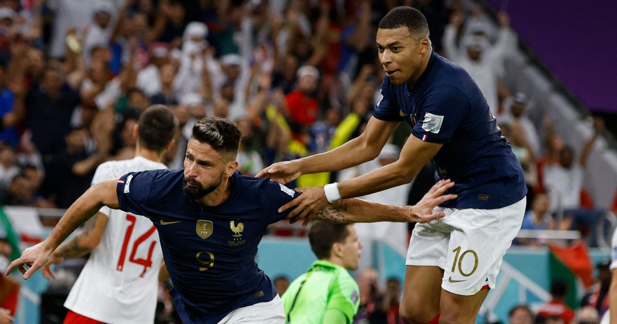 Olivier Giroud et Kylian Mbappé - Joie des joueurs français lors du ...