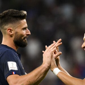 Olivier Giroud, Kylian MBappe - Joie des joueurs français lors du match des 1/8emes de finale de la Coupe de Monde de Football "France vs Pologne (3-1)" à Doha au Qatar. Le 4 décembre 2022 © JB Autissier / Panoramic / Bestimage