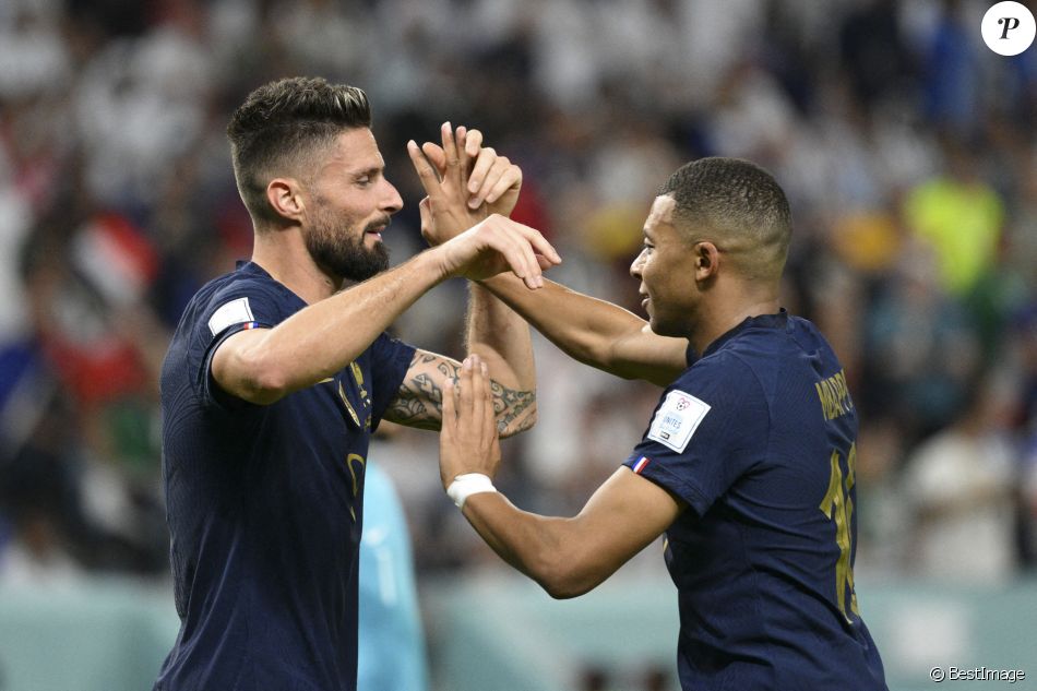 Joie Des Joueurs De L Equipe De France Apres Le But De GIROUD Olivier ...