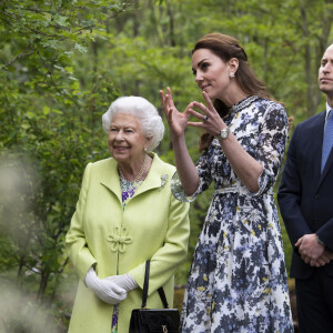 La reine Elisabeth II d'Angleterre, le prince William, duc de Cambridge, et Catherine (Kate) Middleton, duchesse de Cambridge, en visite au "Chelsea Flower Show 2019" à Londres, le 20 mai 2019. 