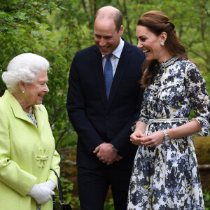 La reine Elisabeth II d'Angleterre, le prince William, duc de Cambridge, et Catherine (Kate) Middleton, duchesse de Cambridge, en visite au "Chelsea Flower Show 2019" à Londres, le 20 mai 2019. 