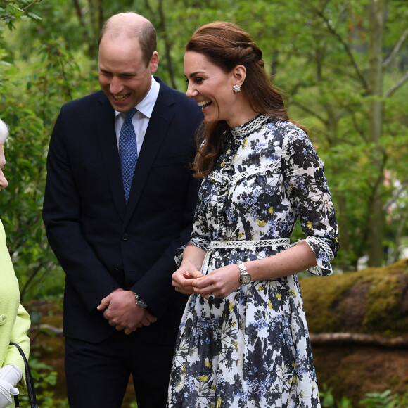 La reine Elisabeth II d'Angleterre, le prince William, duc de Cambridge, et Catherine (Kate) Middleton, duchesse de Cambridge, en visite au "Chelsea Flower Show 2019" à Londres, le 20 mai 2019. 