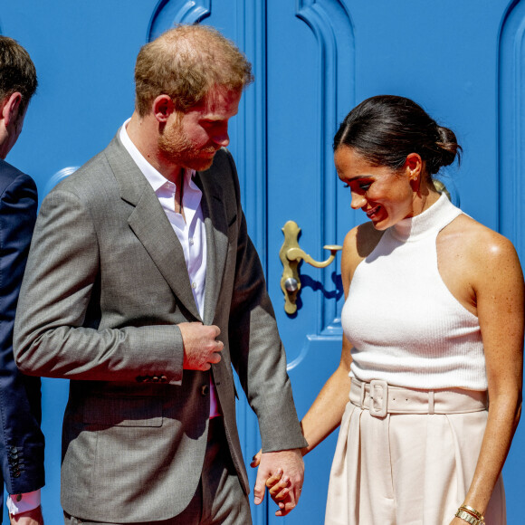 Le prince Harry et Meghan Markle lors d'une cérémonie à l'hôtel de ville de Dusseldorf pour le lancement des Invictus Games 2023 le 6 septembre 2022 