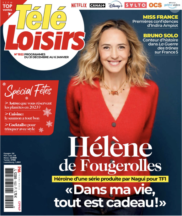 Retrouvrez l'interview de Hélène de Fougerolles dans le magazine Télé Loisirs, n°1922, du 26 décembre 2022.