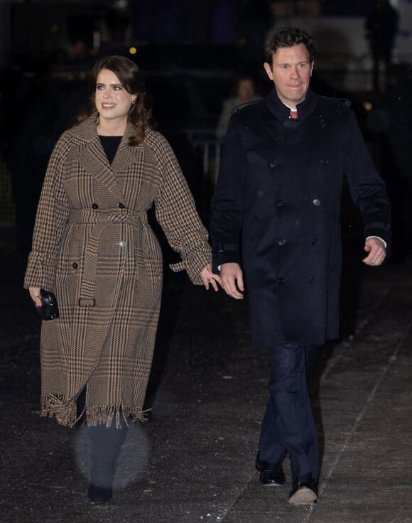 La princesse Eugenie d'York et Jack Brooksbank - La famille royale à la sortie de la messe "Together at Christmas" à l'Abbaye de Westminster le 15 décembre 2022.