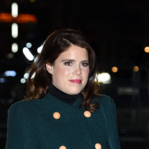 La princesse Eugenie, duchesse d'York - La famille royale arrive au service de chant communautaire Together At Christmas à l'abbaye de Westminster à Londres le 8 décembre 2021.