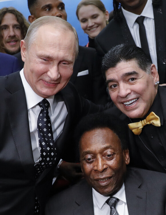 Vladimir Poutine, Pelé et Diego Maradona - Tirage de la coupe du monde de Football 2018 en Russie à Moscou le 1er decembre 2017.