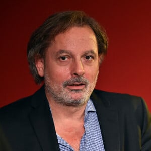 Christophe Alévêque, humoriste et comédiens, est venu rencontrer les lycéens niçois dans le cadre de l'opération "Théâtre pour Tous", ici à Sasserno à Nice, le 30 janvier 2017. Dans le prolongement de "Lecture pour Tous", "Théâtre pour Tous" vient renforcer la politique de prévention de l'illettrisme de la Ville de Nice dans les établissements scolaires. Cette opération s'appuie sur la présence d'artistes du théâtre et du cinéma et vise à initier les élèves de CM1 et CM2, collèges et lycées à la magie du théâtre, à la richesse de ses interprétations et à son pouvoir de fascination pour leur donner le goût des Lettres théâtrales. © Bruno Bébert/Bestimage