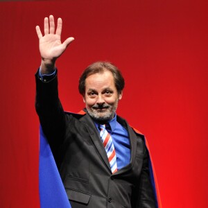 Filage du spectacle de Christophe Alévêque "Super rebelle... et candidat libre !" au Théâtre du rond-point à Paris, le 10 avril 2012.