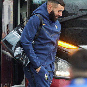 Karim Benzema - Départ de l 'équipe de France de football du Bourget au Qatar pour disputer la Coupe du monde 2022, le 16 novembre 2022. Ils seront rejoints par Randal Kolo Muani, jeudi matin, à Doha. © Cyril Moreau/Bestimage